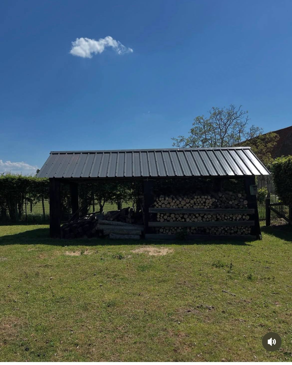 Nieuwe geïsoleerde sandwichpanelen na asbestverwijdering Brugge