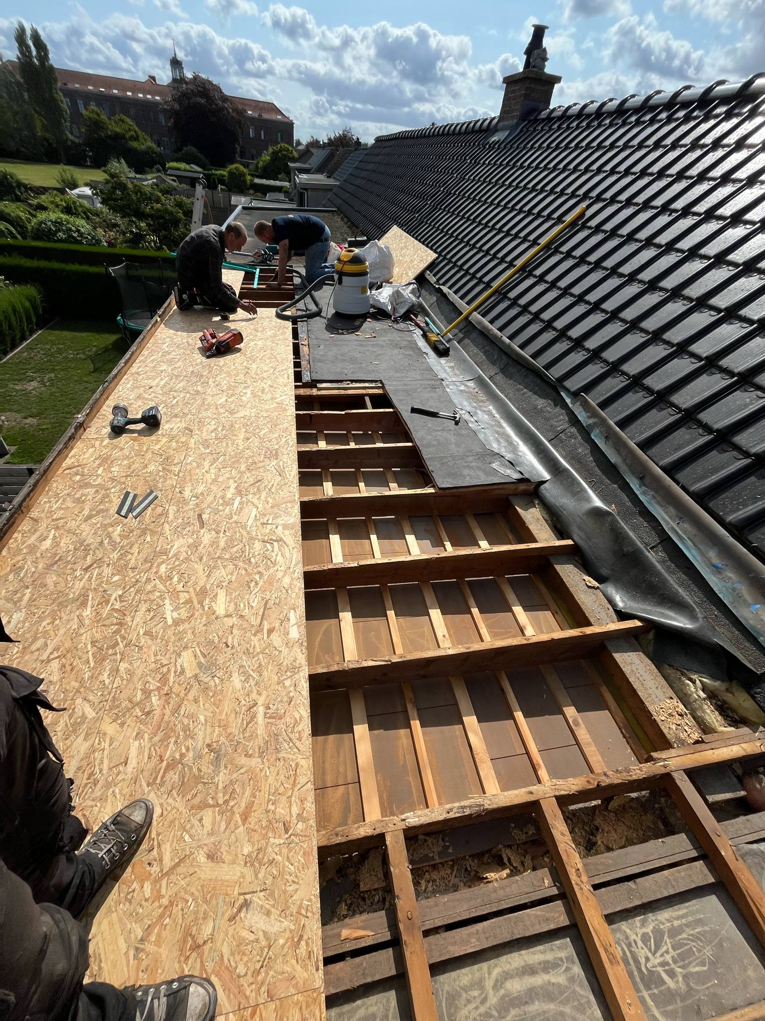 Platdakrenovatie Sint-Laureins - uitbreken platform